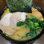 ラーメン 杉田家 千葉祐光店 - チャーシューメン　　味玉トッピング