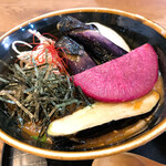 そば切り　高陣 - 【2020年09月】揚げナスカレーそば＠1,480円、アップ。彩りも良いねえ。