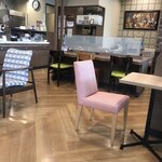 カフェ ド クリエ ホピタル - 店内
