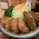 とんかつ一幸 - 横綱ヒレカツ定食が、ヒレカツ6枚でしたが…
      ある意味、こちらも、
      美味しさもボリュームも横綱級〜♪\(//∇//)\