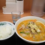 Hidaka ya - もつ野菜ラーメン大盛、半ライス