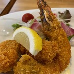 レストラン泉屋 - Cセットのエビフライとカキフライ