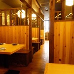 日本酒原価酒場 元祖わら屋 - 安心な座席風景