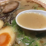 ラーメン　赤組 - トロリ豚骨スープ
