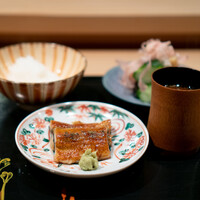 炭火割烹 いふき - 土鍋ご飯、 鰻、 香の物、 若芽と茗荷の赤出汁