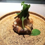 エクアトゥール - 魚と肉の薄パイ包み