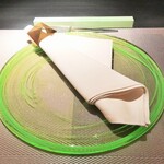 エクアトゥール - テーブルセッティング