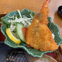 季節の魚と釜飯 魚信 - アジフライと海老フライ