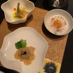 ガストロノミー ジョエル・ロブション - なめらかな雲丹のフラン フェンネルの香る泡をのせて、アーティーチョーク なめらかなピュレとローストにターメリックの香るヒヨコ豆のカプチーノソース、ラングスティーヌ トリュフとのラヴィオリ キャベツを添えて