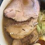 地鶏豚骨らーめん ひなわ - 2種類のチャーシュー