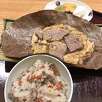 日本料理 太月 - フルコース１６５００円。かやく飯、牛肉朴葉焼。穏やかな火入れの牛肉が、柔らかくジューシーで、とーっても美味しかったです（╹◡╹）（╹◡╹）