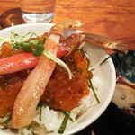 灼味噌らーめん 八堂八 - 週末限定飯 自家製イクラと本ズワイガニ(生) 500円(限定15食)、小鉢のタコはサービスで頂きました(*^ω^)