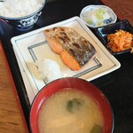 炭やき おちあい - 甘塩紅鮭定食