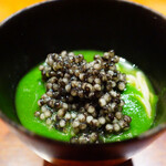 コントワール フー - ギャビアとクレソンのそば。
      ギャビアの質が高すぎて塩味というよりは卵本来の味