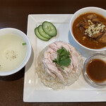 Tokyo Khaomangai - カオマンガイと角煮カレーのあいがけ