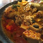 あきらカレー - 炙り〆さばと焼き茄子のペーストのスパイス炒飯と合い鴨と鱈白子の麻婆カレー大盛りスパイス卵トッピング