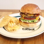 CRUZ BURGERS & CRAFT BEERS - Bacon & Cheese Burger