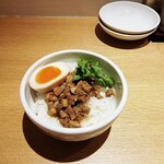 Sampachi shourompou - 魯肉飯580円外税ｗ