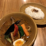 カレー&ごはんカフェ オウチ - ご飯の上の揚げたもの？はわたしはいらなかったかなー