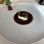 ジョエル・ロブション サロン - スズキ、五香粉、ソースベルジュテ