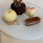 ジョエル・ロブション サロン - ミニャルディーズ