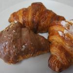 エーデルワイス - クロワッサン３種～プレーン、チョコ、アイシング。