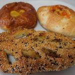 エーデルワイス - デニッシュ１個と調理パン２個。