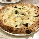 ピッツァリア ブエノス - クワトロフォルマッジ