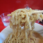 ラーメン二郎 - 薬味と相まって美味しい