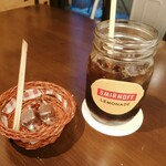 Toufu Kafe Ando Ba- Den - +100円のランチコカ・コーラ たっぷり入っています