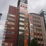toukaienshinisenomeitenyakiniku - 歌舞伎町入口のビルです