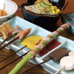 串かつ 吉国 - ランチの定食です　【お肉・サーモン・なんきん・アスパラ・かにシューマイ・えびしそ・こんにゃく・厚揚げ】　ご飯とお味噌汁、サラダに漬物と小鉢がついて840円！