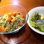 ピアーノ・ピアーノ・デ・チック・エ・タック  - サラダのお皿との比較。小さいですね