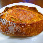 パーラー江古田 - カシューナッツと黒胡椒のパン