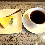 Bisutoro Honda - チーズケーキとコーヒー