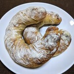 チクテベーカリー - Cバゲット（黒糖ナッツ）