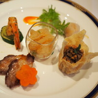 香港1997 銀座店 - 前菜の盛り合わせ。クラゲが絶品