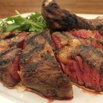 トラットリア 29 - 【‘12.7月肉の日】「タスマニア産　骨付牛ロースの炭火グリル」：炭の香りが口一杯に拡がります♪