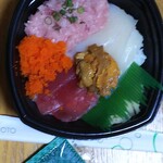 海鮮と肉のどんぶり屋 どん八 - さざ波丼