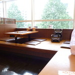 Ooyama - 掘りごたつ席とテーブル席があります