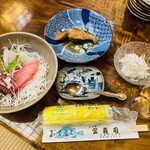 宝寿司 - 大根おろしにしらす、煮魚、刺身盛り合わせ