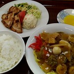 ぱわっく - 日替りランチ、水曜日、生姜焼きと麺セット。
あんかけ焼きそば。