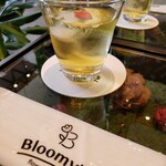 花カフェ ブルーミーズ - ウェルカムドリンクの冷茶