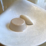 テアトロ ディ マッサ - 栗のパンナコッタとアニスのジェラート。アニスのジェラート最高。