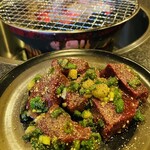 焼肉 すっきゃねん - レバー　焼いて少し食べてみた
            臭みいっさい無し