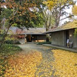 エヴァム・エヴァ・ヤマナシ・アジ - 敷地内（中庭）