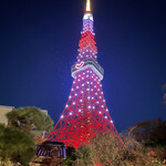 東京 芝 とうふ屋うかい - お店の入り口へ続く小径から東京タワーを臨む
      今日はハート❤︎