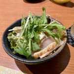 個室 藁焼き×日本酒処 龍馬 - 鶏のタタキと野菜盛り
