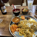インド料理 デリシャス ダイニング - スペシャルインドチキンビリヤニセット、瓶ビール