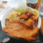 四ツ木製麺所 - デラックス牡蠣カレーうどん